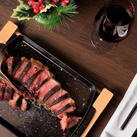 Mk Hotel Tirana Rinas ภายนอก รูปภาพ A steak
