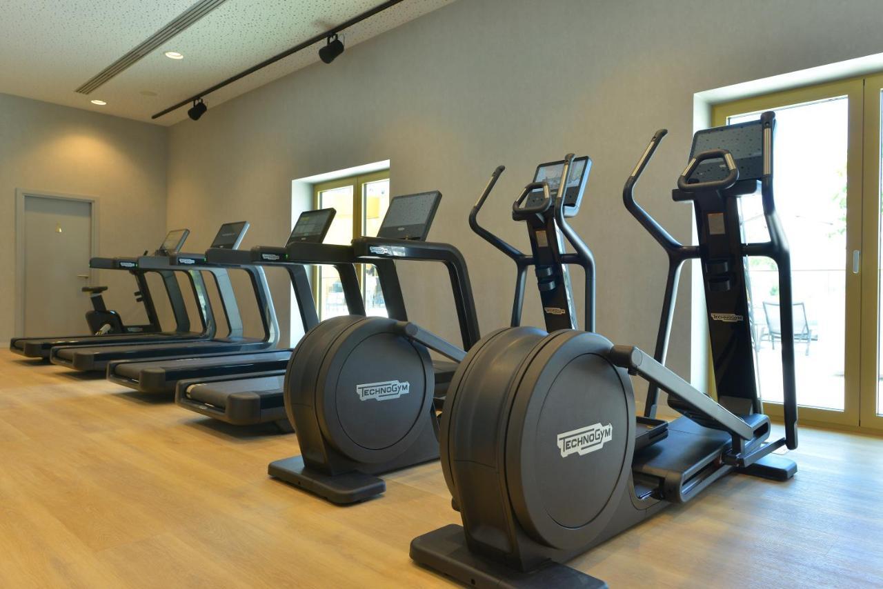 Mk Hotel Tirana Rinas ภายนอก รูปภาพ Elliptical cross trainer