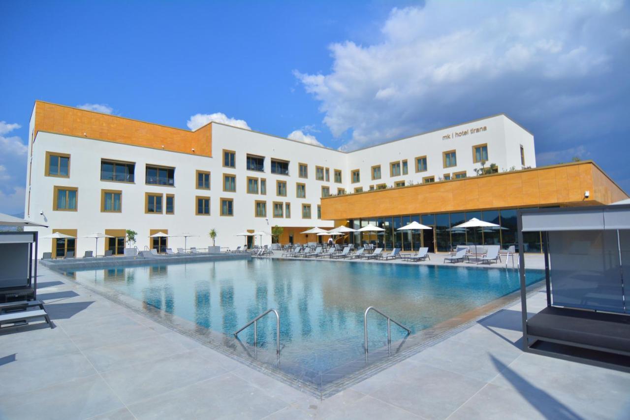 Mk Hotel Tirana Rinas ภายนอก รูปภาพ The hotel's swimming pool