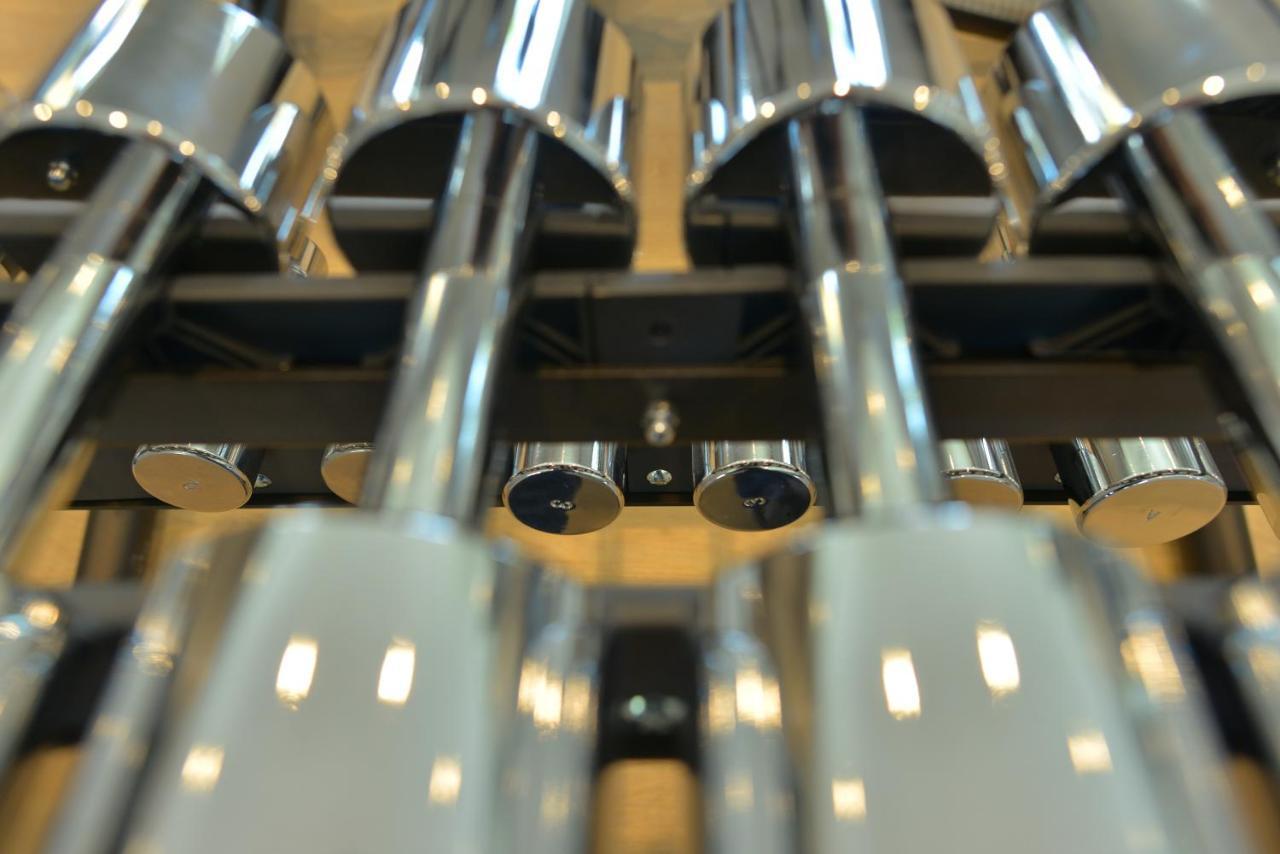 Mk Hotel Tirana Rinas ภายนอก รูปภาพ The pipes of a pipe organ