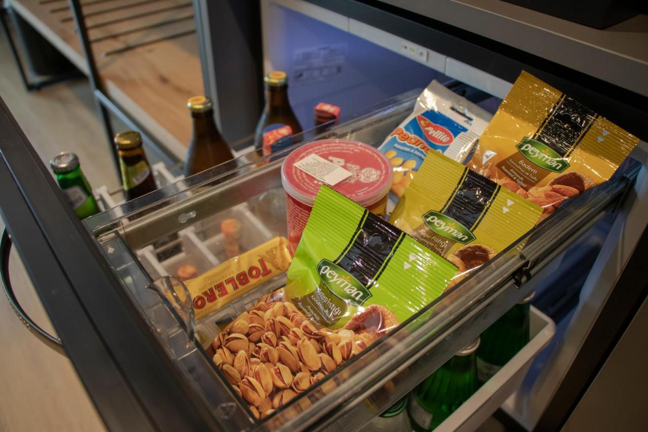 Mk Hotel Tirana Rinas ภายนอก รูปภาพ A drawer in a refrigerator