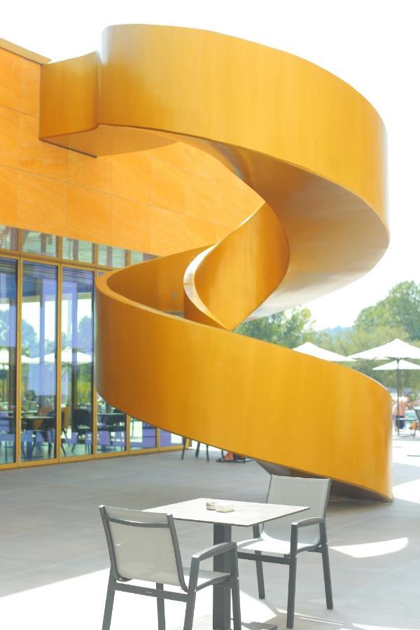 Mk Hotel Tirana Rinas ภายนอก รูปภาพ Spiral staircase