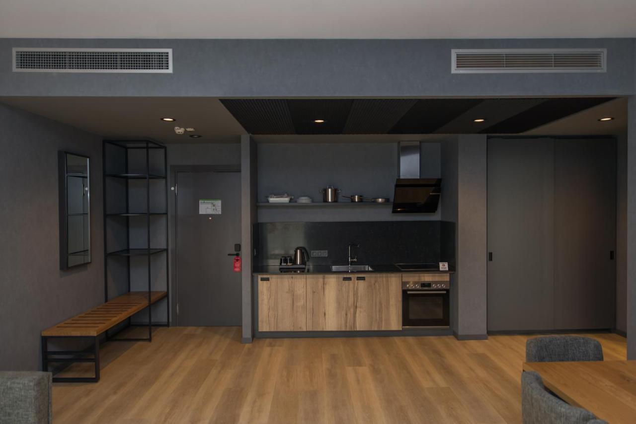 Mk Hotel Tirana Rinas ภายนอก รูปภาพ The kitchen in a typical apartment