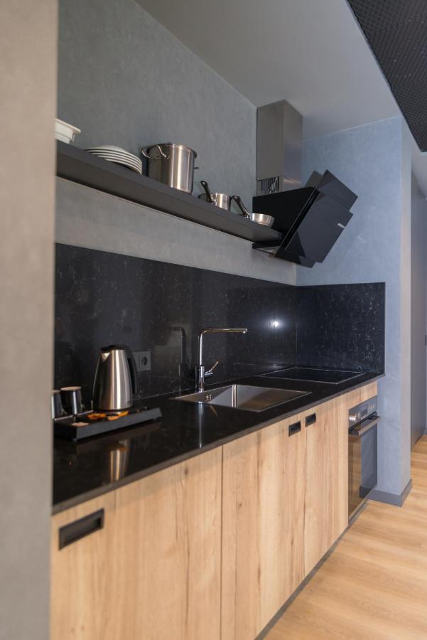Mk Hotel Tirana Rinas ภายนอก รูปภาพ A kitchen in a serviced apartment in Paris