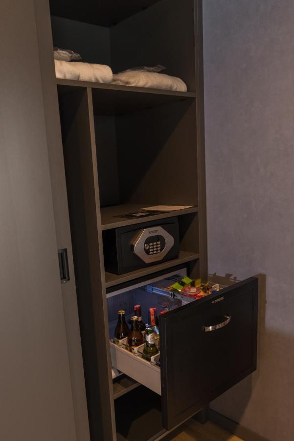 Mk Hotel Tirana Rinas ภายนอก รูปภาพ A hotel safe