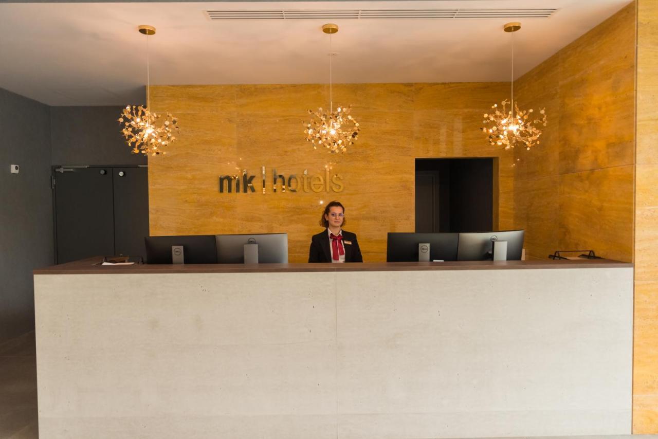 Mk Hotel Tirana Rinas ภายนอก รูปภาพ Reception desk at a hotel