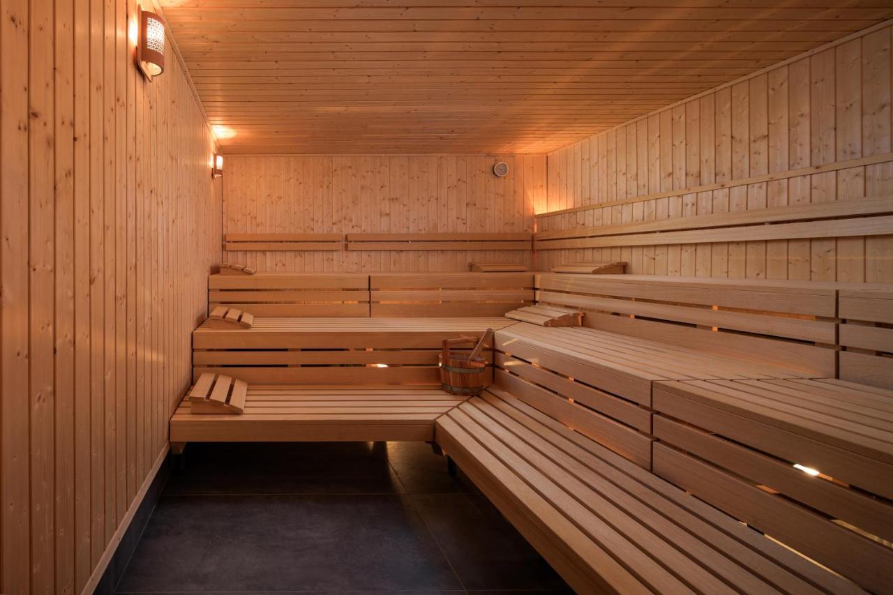 Mk Hotel Tirana Rinas ภายนอก รูปภาพ A Finnish sauna