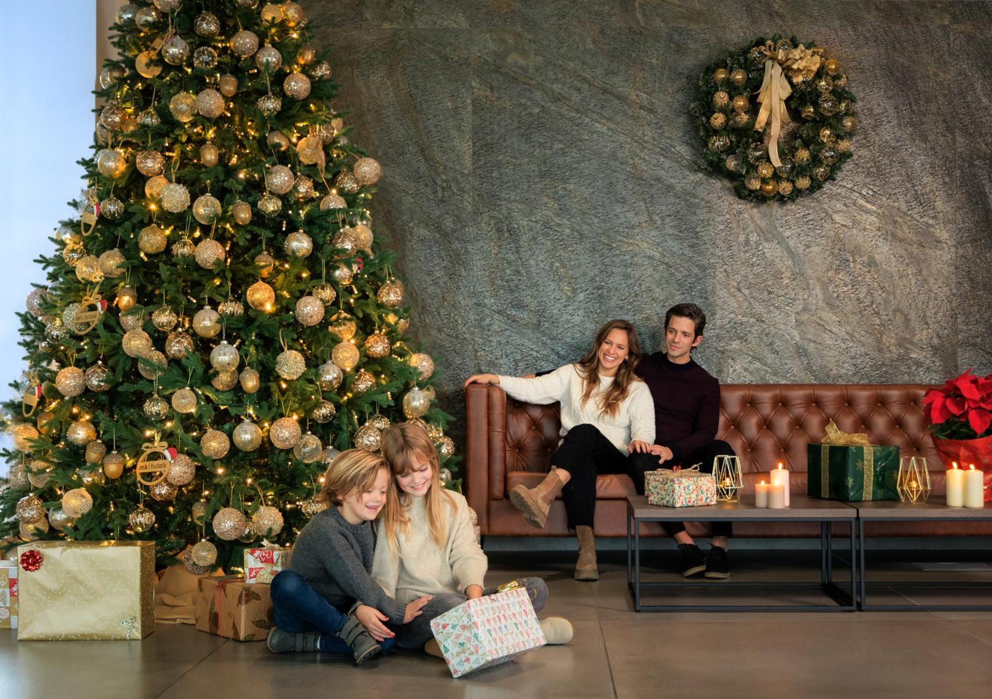 Mk Hotel Tirana Rinas ภายนอก รูปภาพ The 2019 Christmas tree at the Four Seasons Hotel