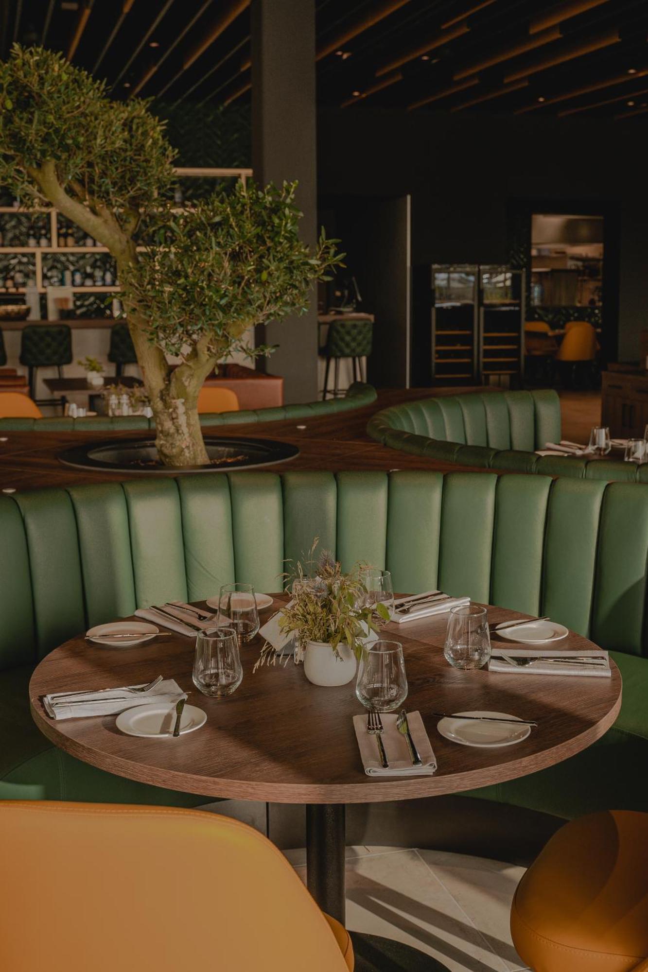 Mk Hotel Tirana Rinas ภายนอก รูปภาพ Interior of the restaurant